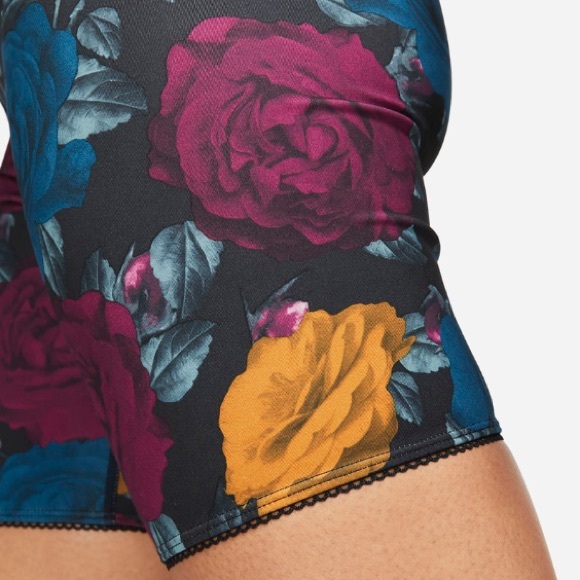 🆕 Nike One Icon Clash Women's 7" Mid-Rise Printed Training Shorts, Size Small - Picture 5 of 16